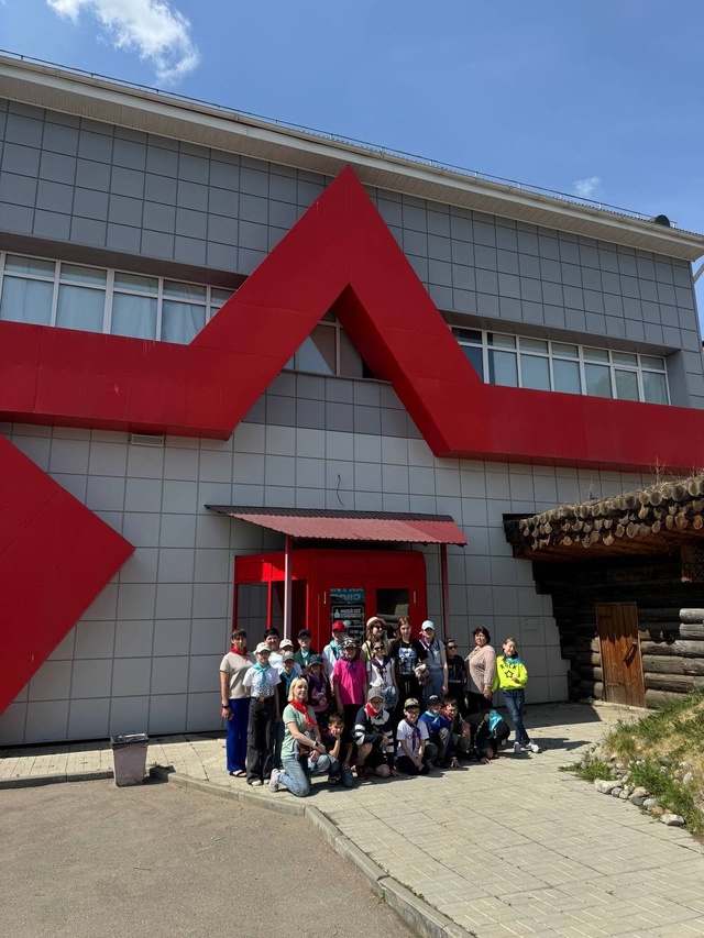 Поездка в Военно-исторический музей им. А. П. Белобородова для воспитанников ГОКУ «Школа-интернат № 8» Поездка в Военно-исторический музей им. А. П. Белобородова для воспитанников ГОКУ «Школа-интернат № 8»